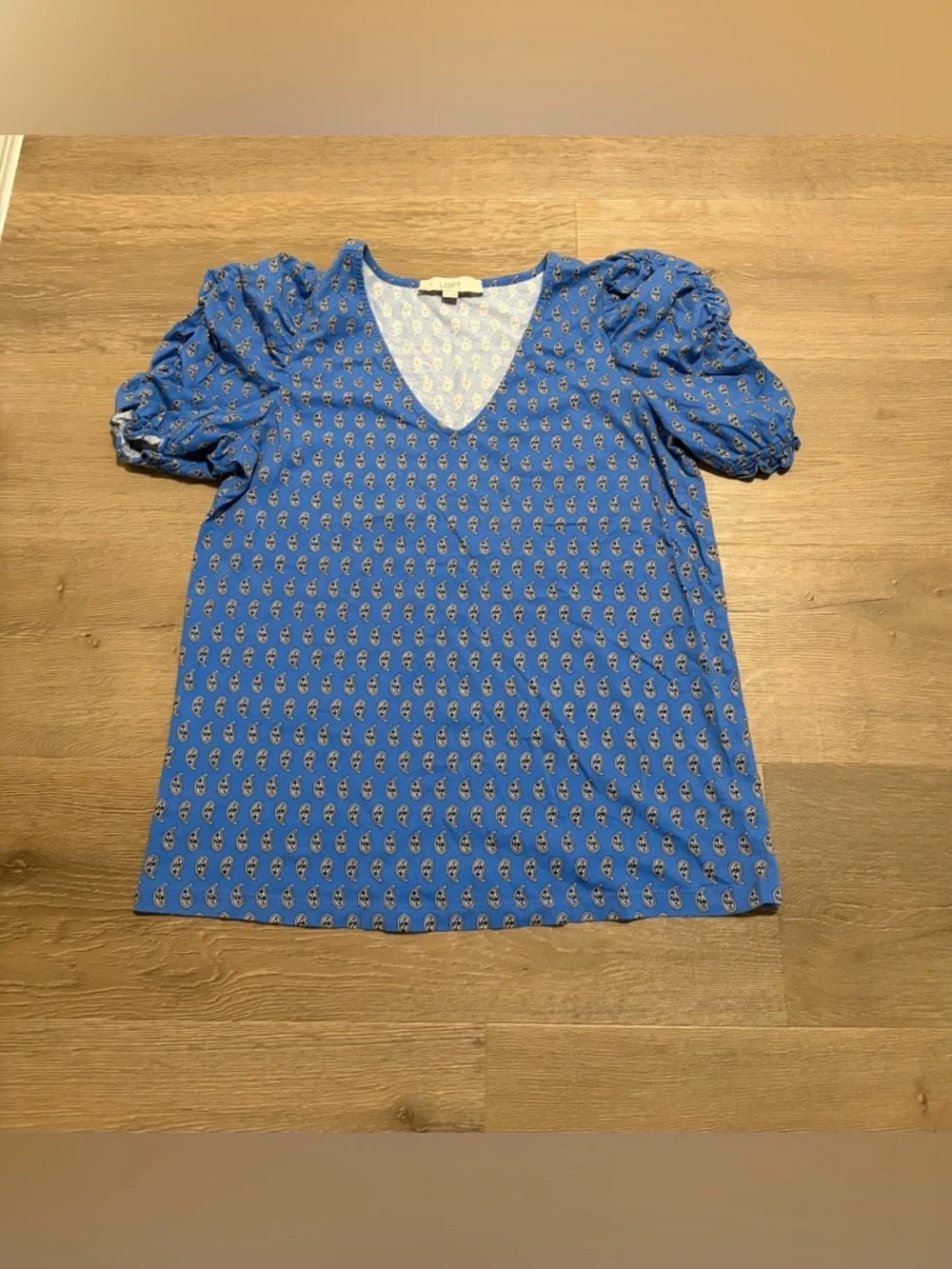 LOFT Blue Paisley Puff-Sleeve V-Neck Blouse